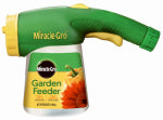 MIRACLE-GRO Miracle-Gro 1004102 Garden Feeder, 1 lb Cup LAWN & GARDEN MIRACLE-GRO
