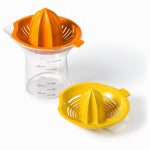 OXO INTERNATIONAL Good Grips 2 In-1 Citrus Juicer