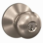 SCHLAGE LOCK CO Satin Nickel Plymouth Knob Entrance Lock HARDWARE & FARM SUPPLIES SCHLAGE LOCK CO